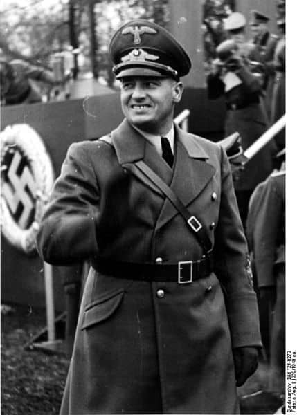 הנס פרנק, המושל הכללי על שטחי פולין הכבושה, במצעד משטרתי בקרקוב, 1939