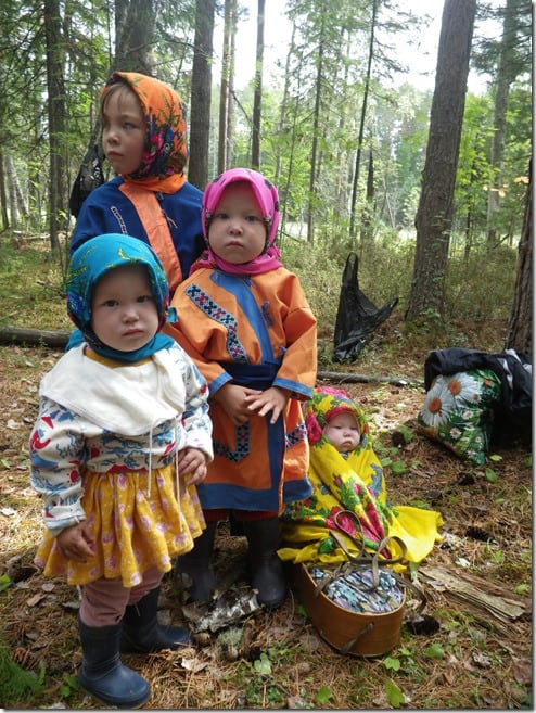 ילדים משבט החאנטי בסיביר. צילום: יותם יזרעאלי