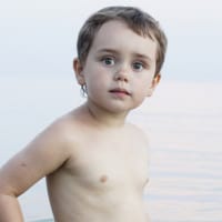 ילד במים - מעין הנעורים