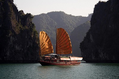 סירה סינית מסורתית בוויטנאם,