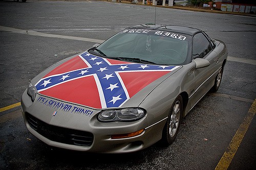 דגל הקונפדרציה על מכונית בדרום קרוליינה.
