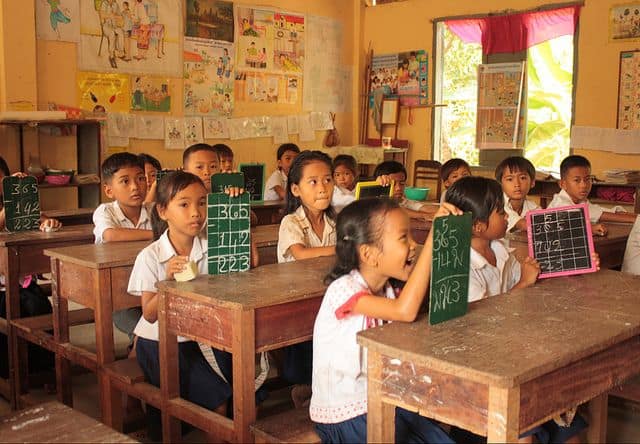 קמבודיה, ילדים, כיתה, כתיבה בלוח
