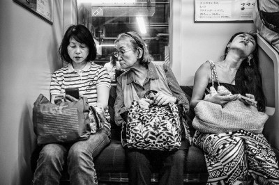 שלוש נשים ברכבת בטוקיו, סמארטפונים
