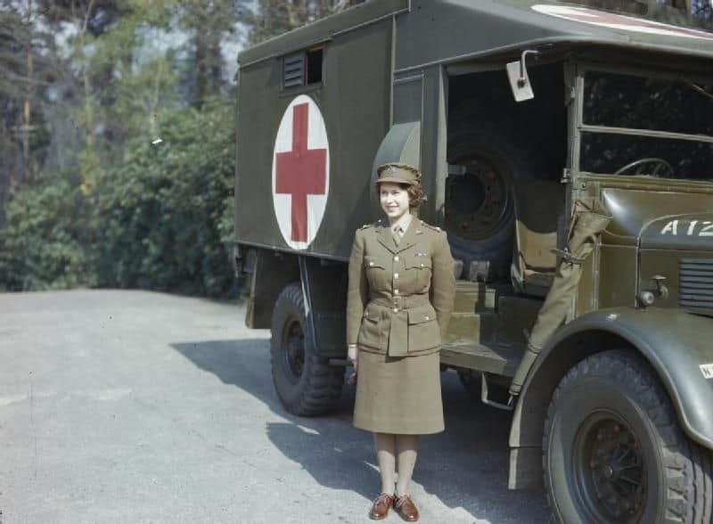 אליזבת השנייה, מלכה, אמבולנס, מלחמת העולם השנייה