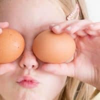 ילדה, ביצים, עיניים