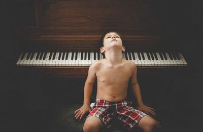 ילד, פסנתר