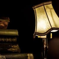 מנורת קריאה, ספרים