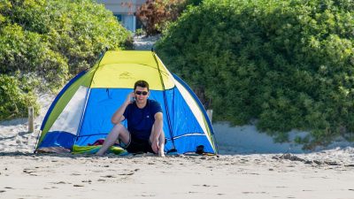 תא טלפוו, חוף הים, אוהל, סלולרי