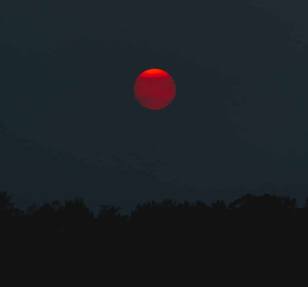ירח אדום, לילה, ירח