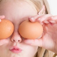 ילדה, ביצים, עיניים