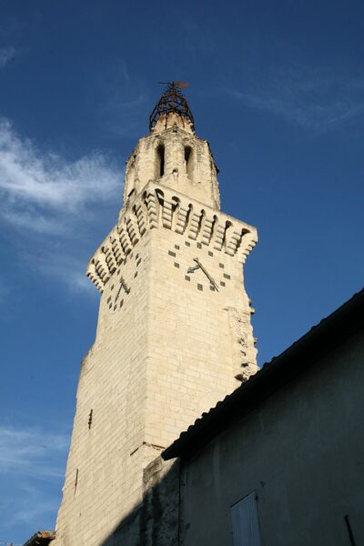 אביניון, כנסיית האוגוסטינים, מגדל פעמונים, מגדל נטוי